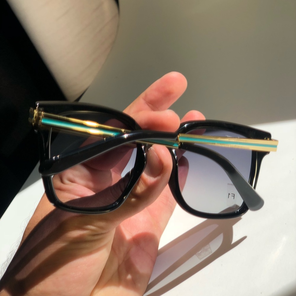 Salvatore Ferragamo Womens SF832S